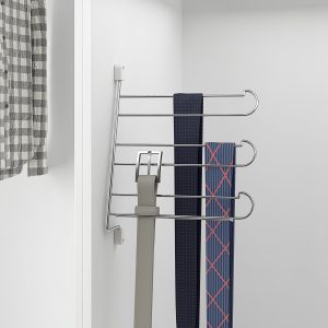 Soporte abatible para guardar de forma ordenada corbatas y cinturones dentro de un armario vestidor